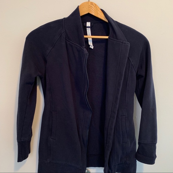 Lululemon Back To It Wrap - Picture 1 of 7